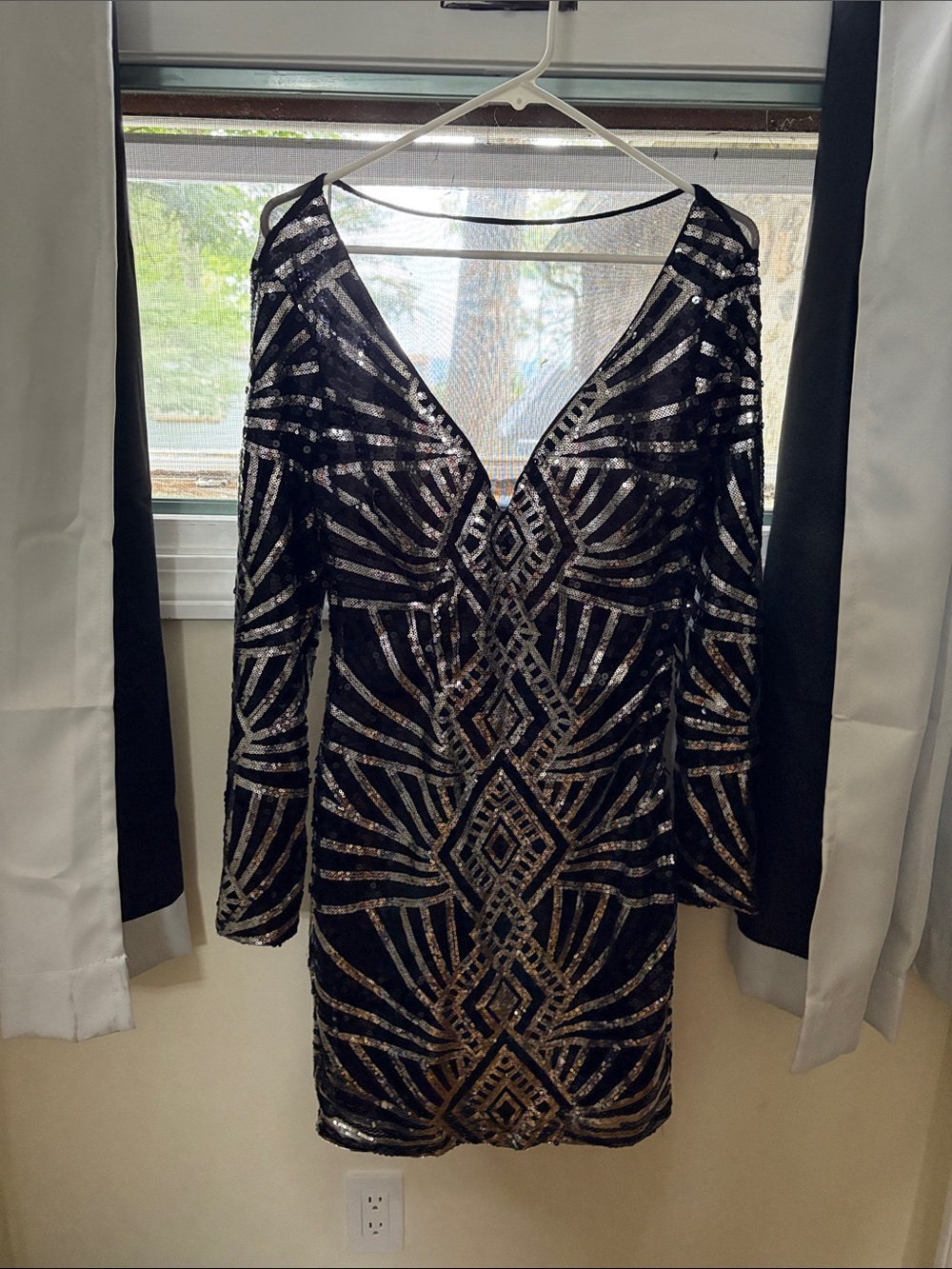 VENUS Black and Silver Sequin V‑Neck Mini Dress